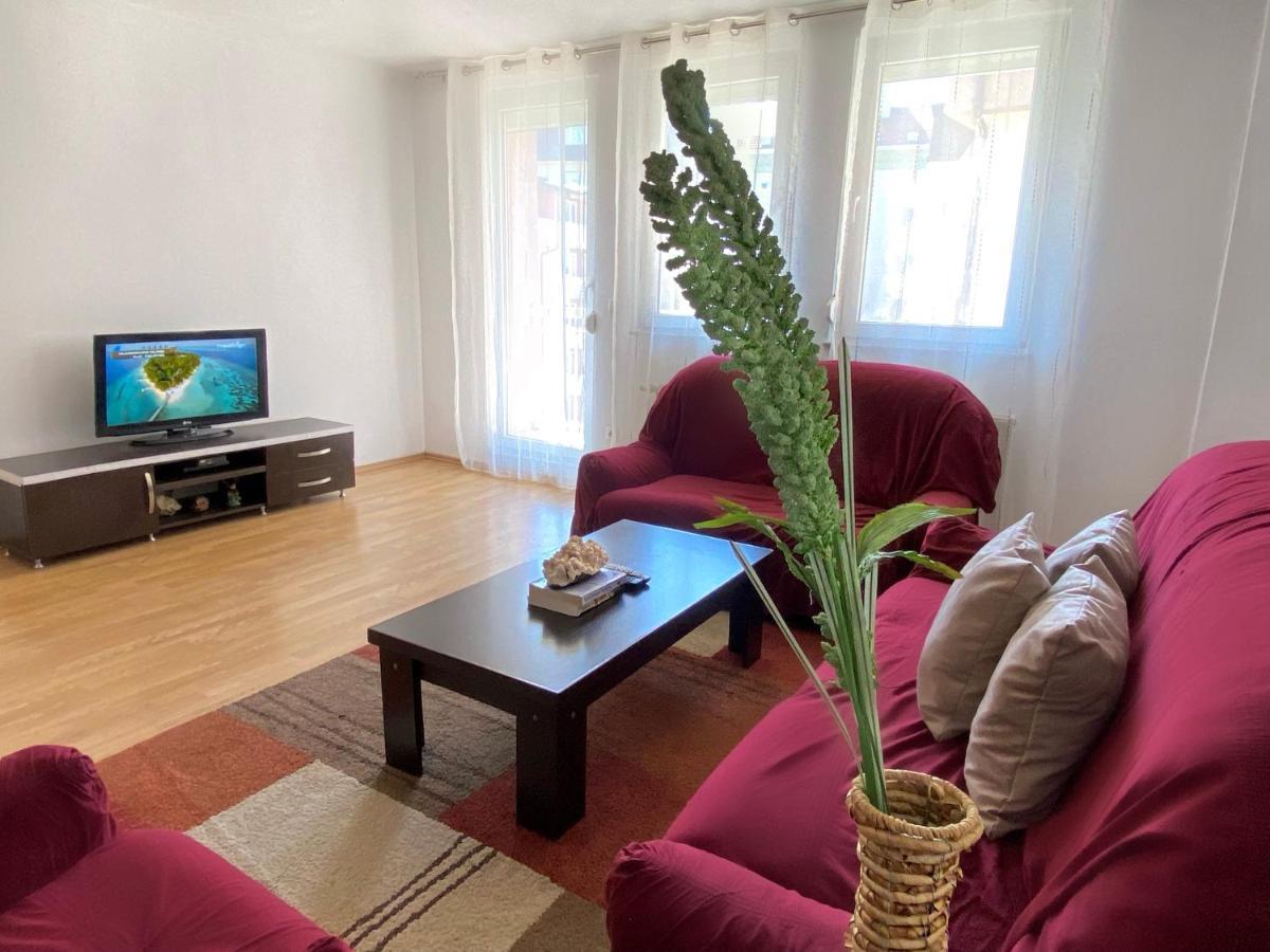 Zogu Apartments - City Center Prishtine Bagian luar foto
