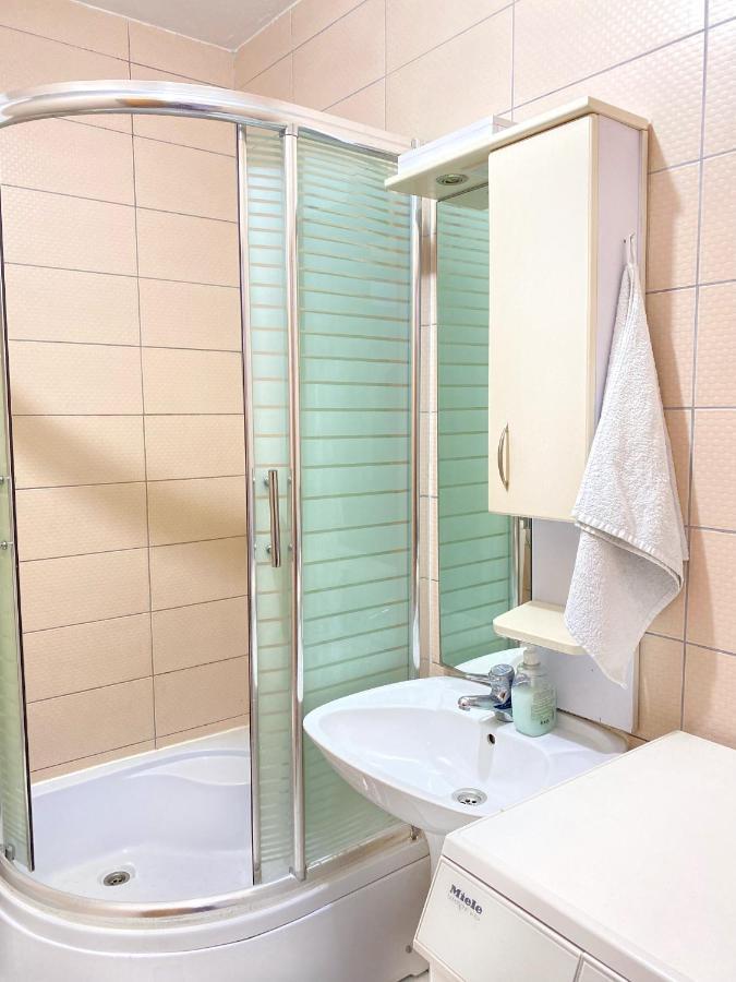 Zogu Apartments - City Center Prishtine Bagian luar foto