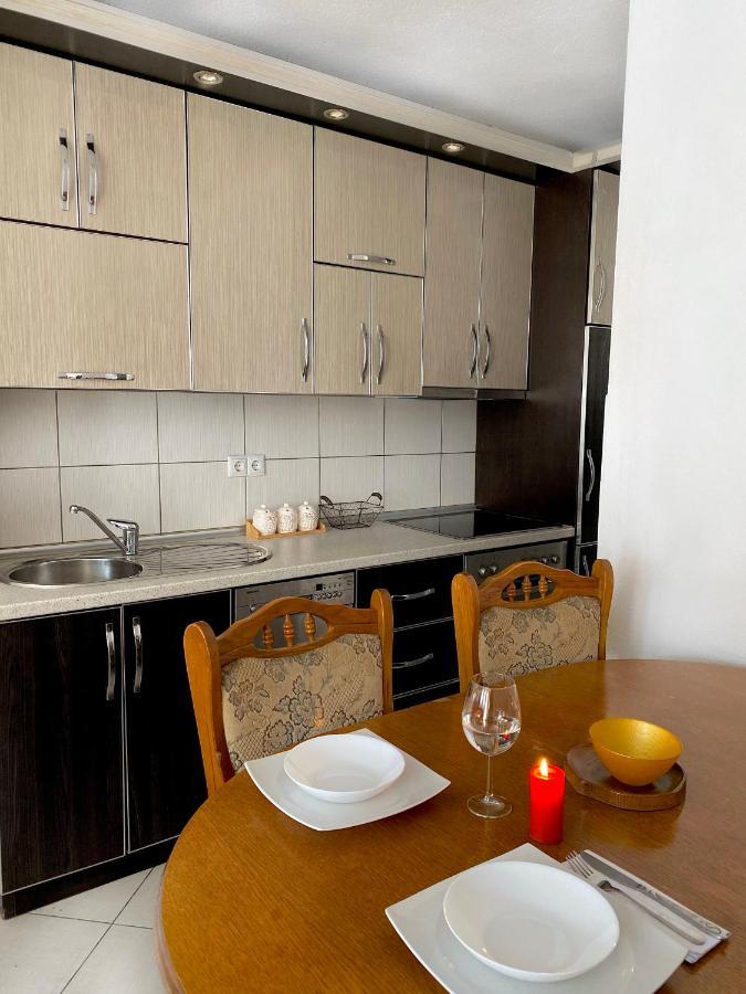 Zogu Apartments - City Center Prishtine Bagian luar foto